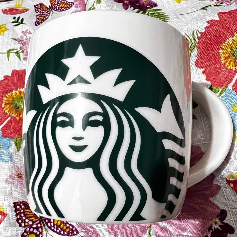 Starbucks 2017 Classic White Green Mermaid Logo Coffee / SOUP Mug 14 Fl Oz.